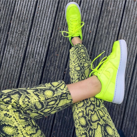 NWT Nike Air Force 1  Rare volt - Picture 2 of 8